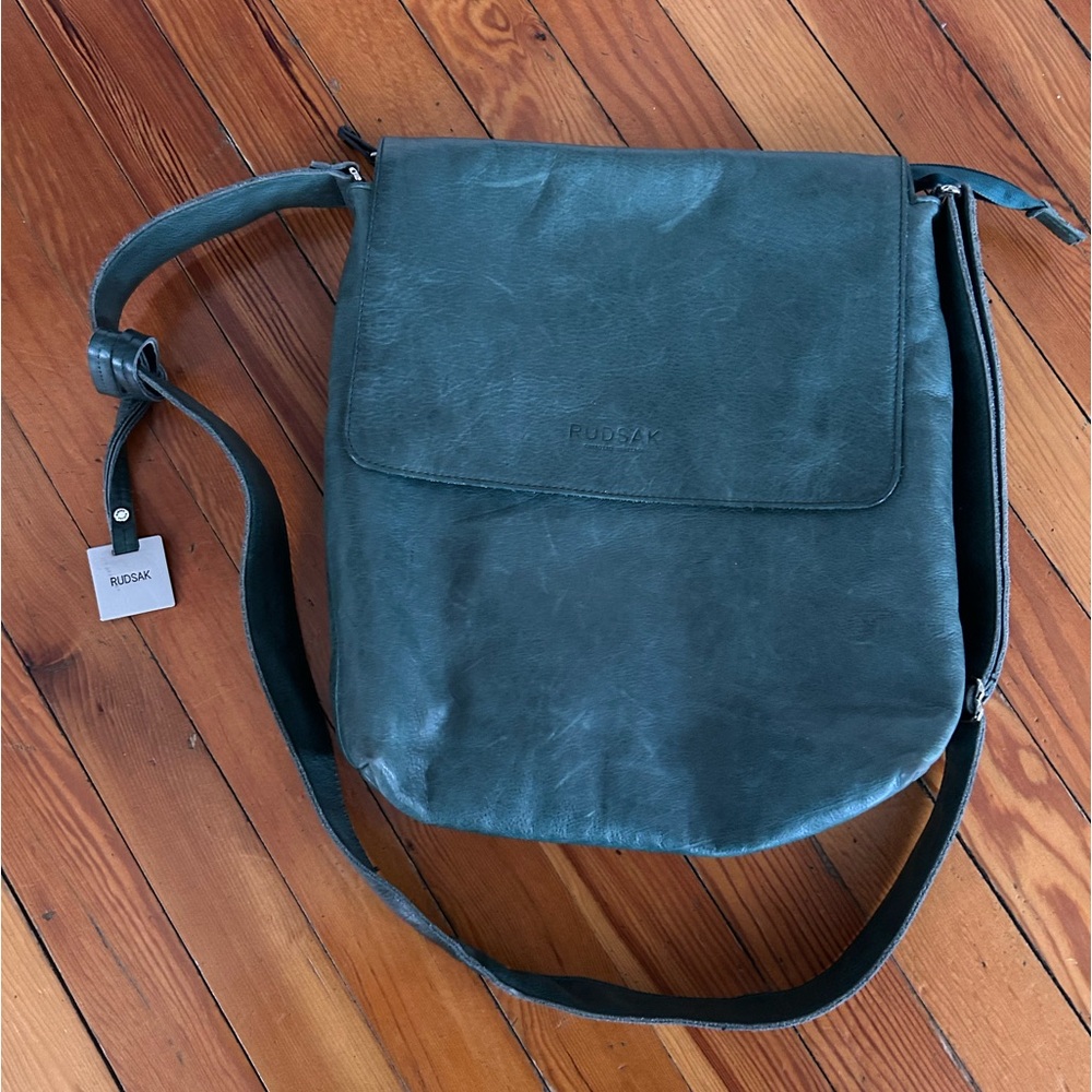 Rudsak Messenger bag

Absolutely soft gorgeous bleu/green (Aqua) messenger  bag.